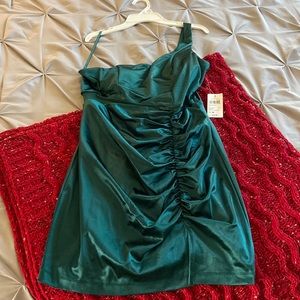 Brand new Hunter Green Windsor Dress - Size Medium